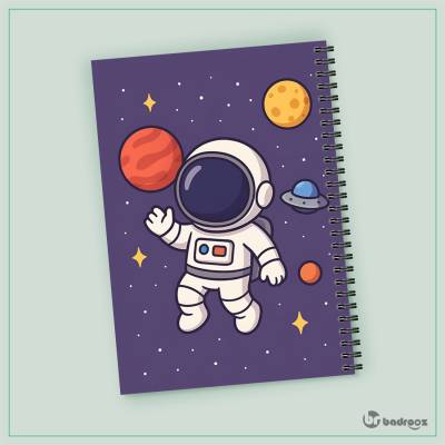 دفتر یادداشت طرح فضانورد کارتونی در فضا
