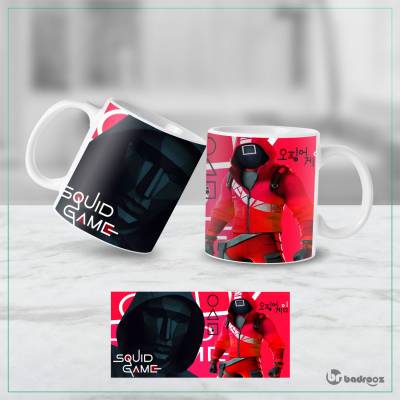 ماگ  اسکویید گیم طرح سرباز ماسک‌دار صورتی | لیوان سریال Squid Game