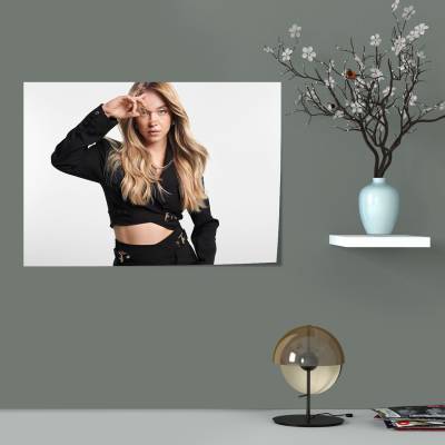 پوستر  طرح سیدنی سوئینی ( Sydney Sweeney ) - کد : 001