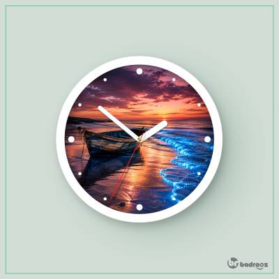 ساعت دیواری  آبیِ گرگ‌ومیش با هلال ماه