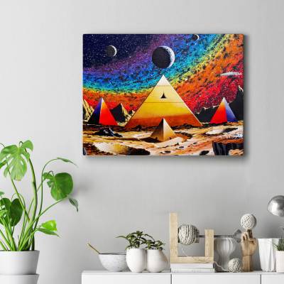قاب کنواس golden pyramid