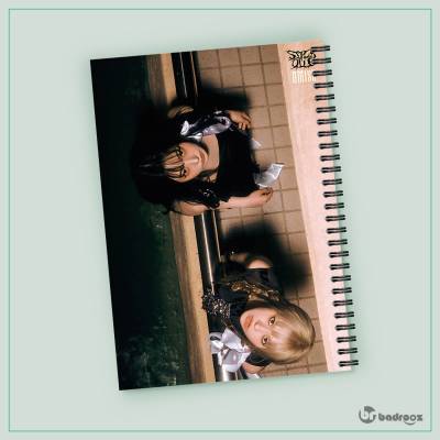 دفتر یادداشت nmixx fe3o4: stick out
