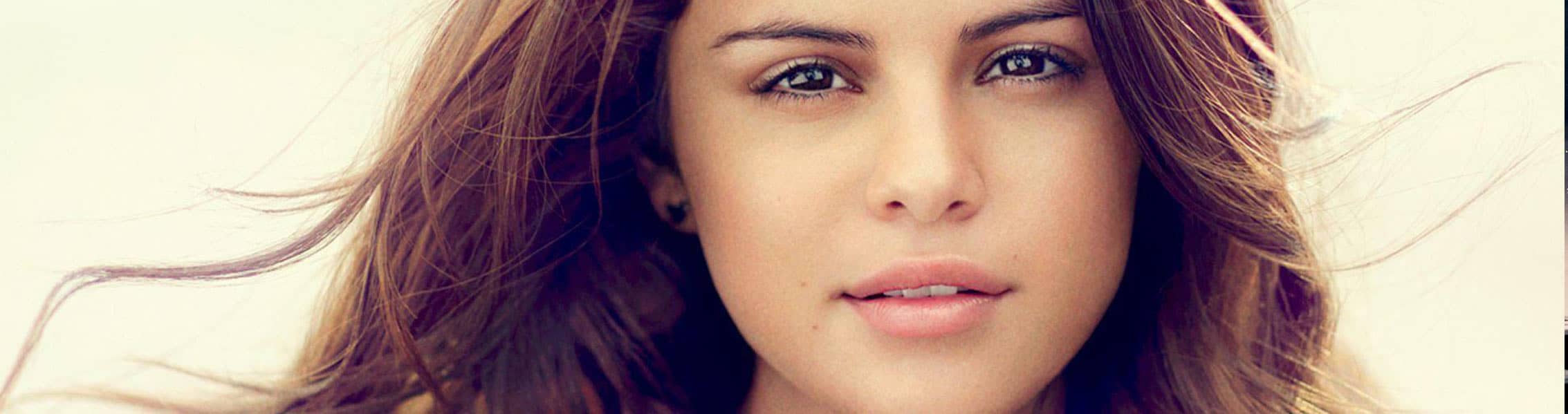 خرید محصولات سلنا گومز (Selena Gomez)